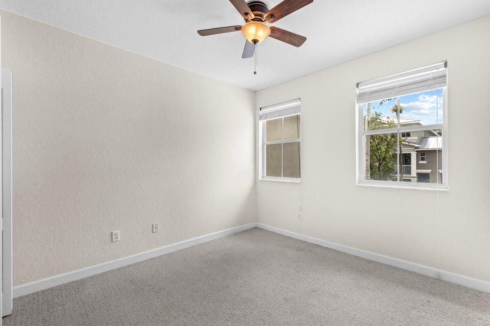 出租: $3,000 (3 贝兹, 2 浴室, 1705 平方英尺)