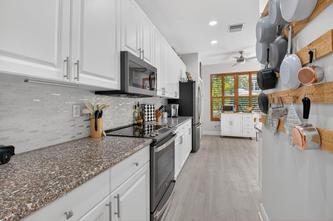 待售: $665,000 (3 贝兹, 2 浴室, 2433 平方英尺)