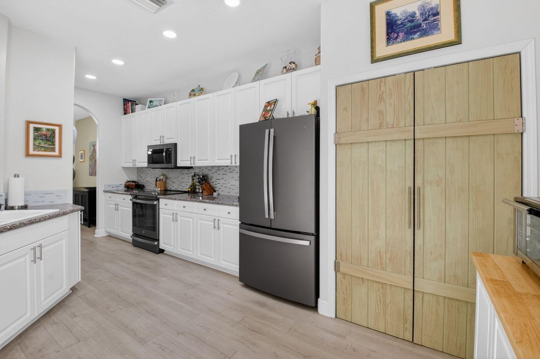 待售: $665,000 (3 贝兹, 2 浴室, 2433 平方英尺)