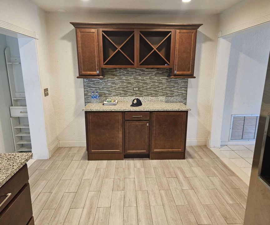 出租: $3,500 (3 贝兹, 2 浴室, 2076 平方英尺)