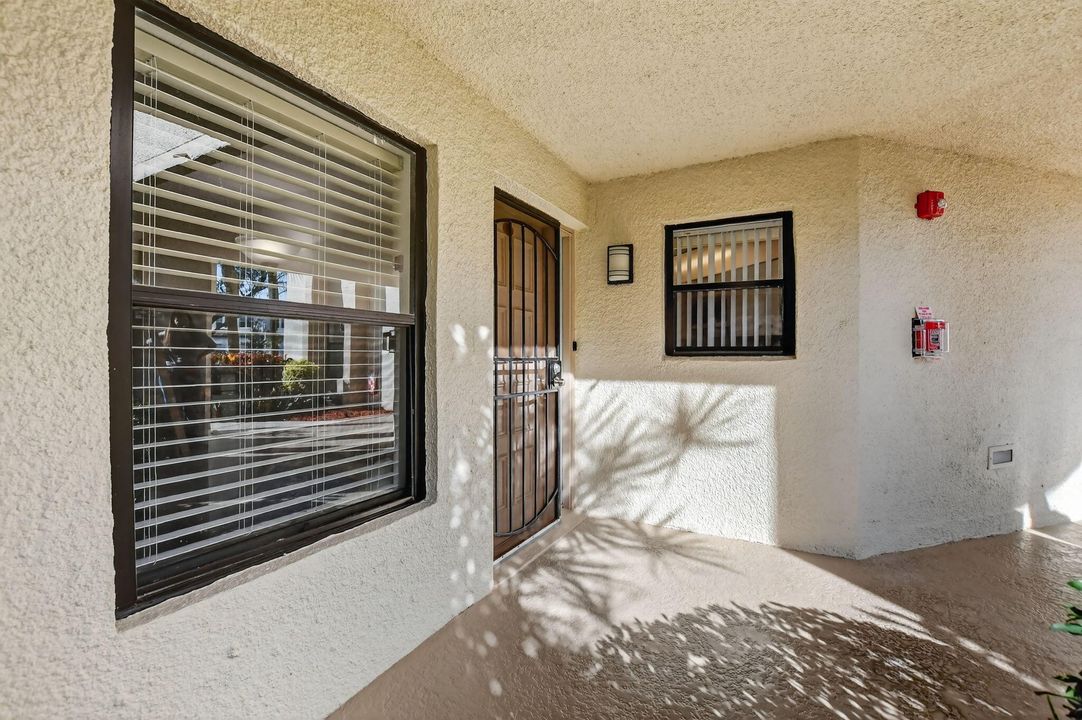 For Sale: $310,000 (2 beds, 2 baths, 1230 Square Feet)