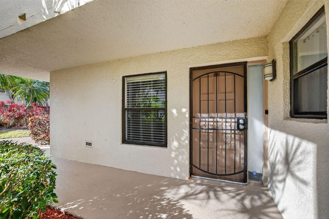 For Sale: $310,000 (2 beds, 2 baths, 1230 Square Feet)