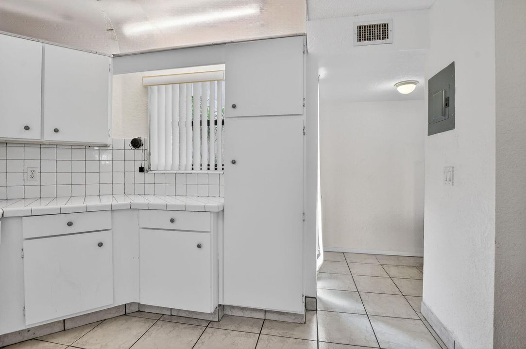 For Sale: $310,000 (2 beds, 2 baths, 1230 Square Feet)