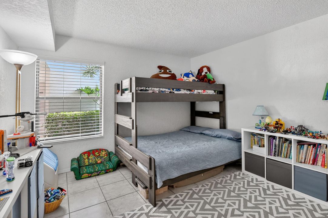 For Sale: $310,000 (2 beds, 2 baths, 1230 Square Feet)