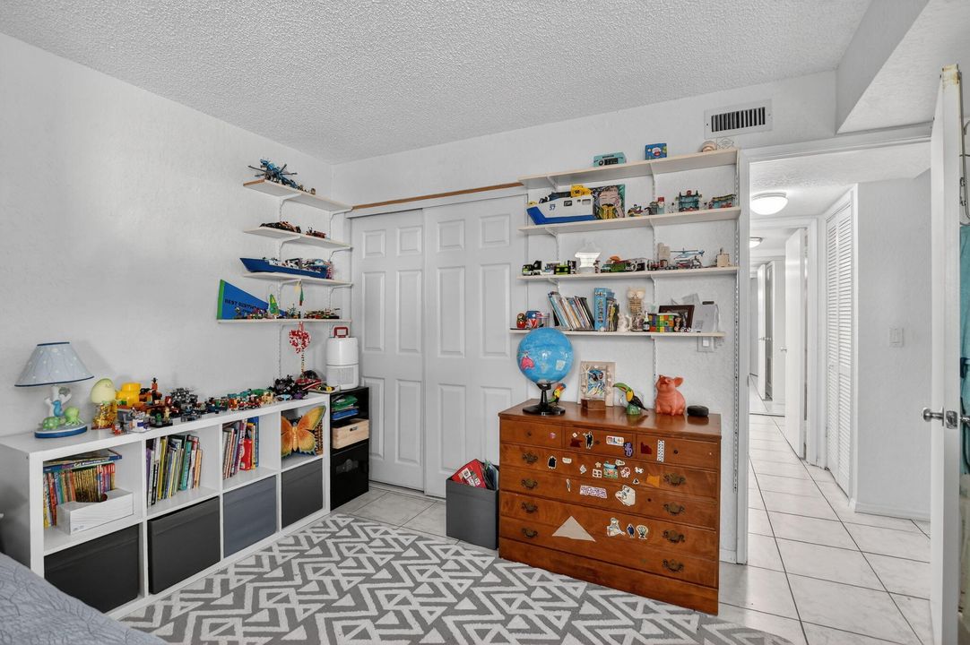 For Sale: $310,000 (2 beds, 2 baths, 1230 Square Feet)