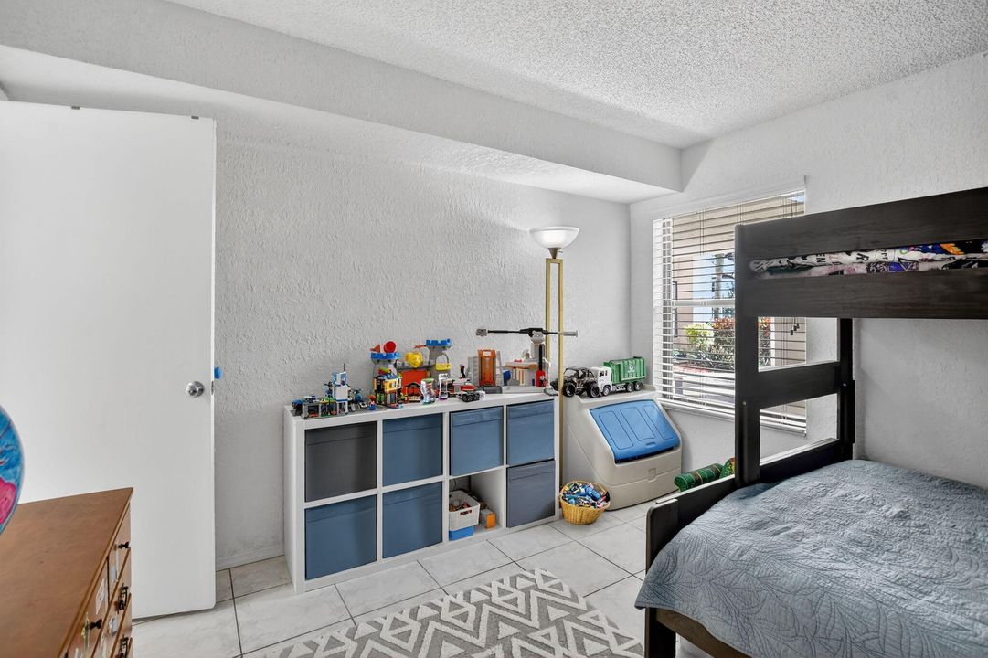 For Sale: $310,000 (2 beds, 2 baths, 1230 Square Feet)