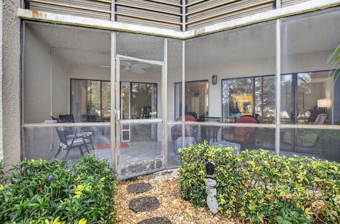 For Sale: $310,000 (2 beds, 2 baths, 1230 Square Feet)