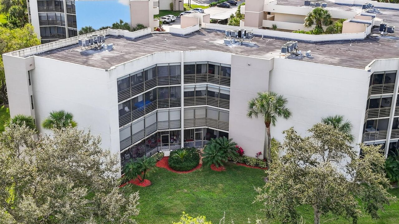 For Sale: $310,000 (2 beds, 2 baths, 1230 Square Feet)