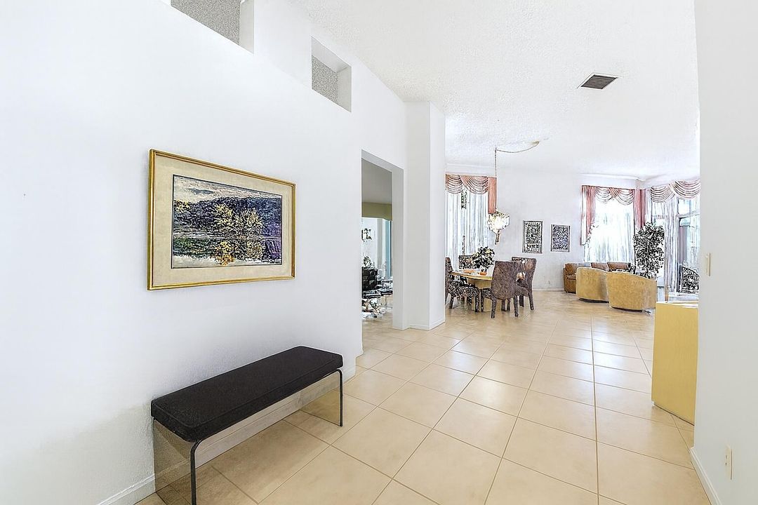 En Venta: $335,000 (3 camas, 2 baños, 2249 Pies cuadrados)