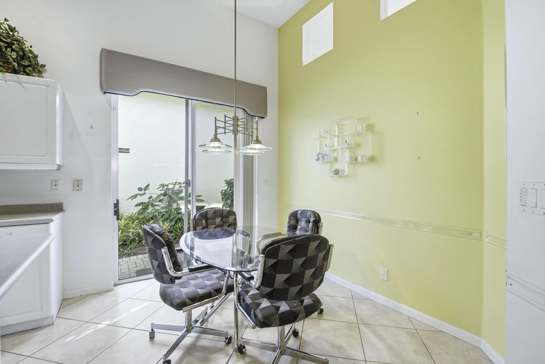 En Venta: $335,000 (3 camas, 2 baños, 2249 Pies cuadrados)