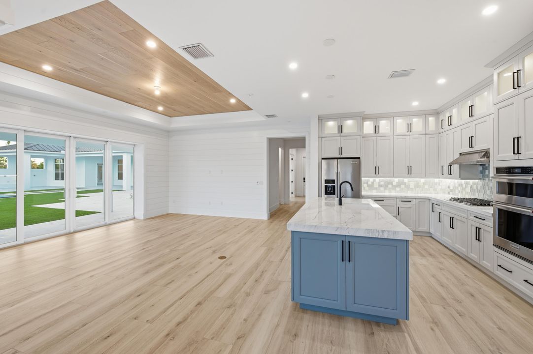 For Sale: $6,900,000 (5 beds, 6 baths, 5481 Square Feet)