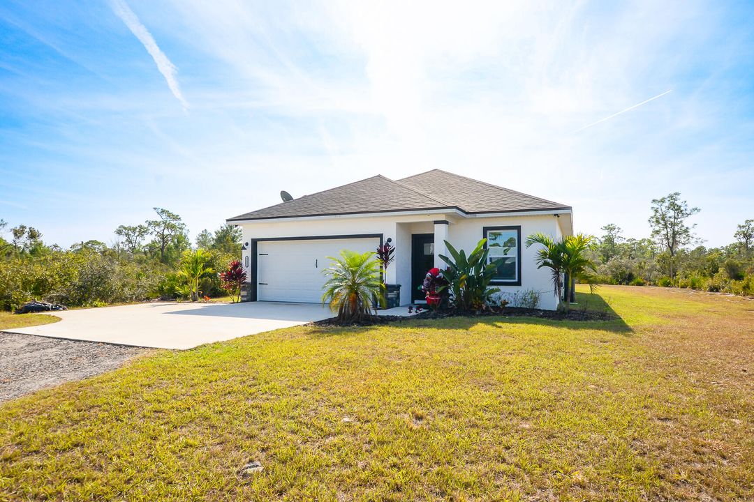 For Sale: $335,000 (3 beds, 2 baths, 1192 Square Feet)