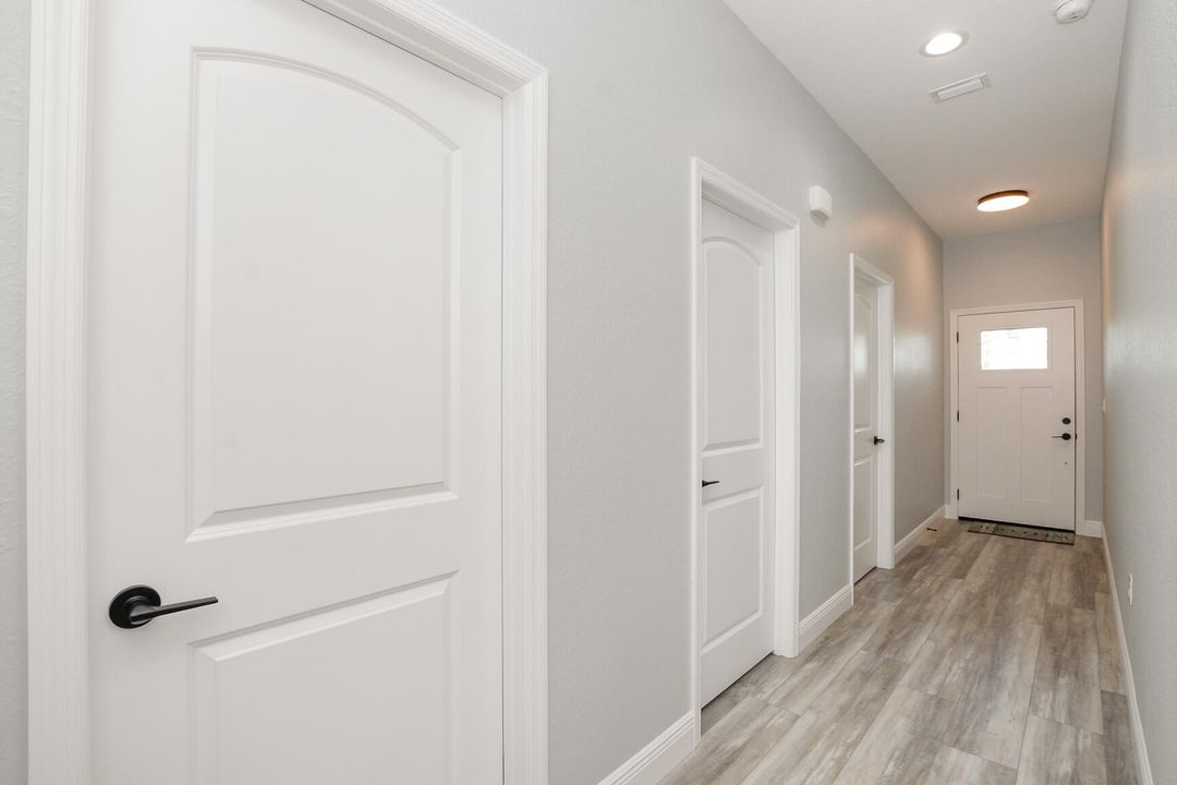 For Sale: $335,000 (3 beds, 2 baths, 1192 Square Feet)