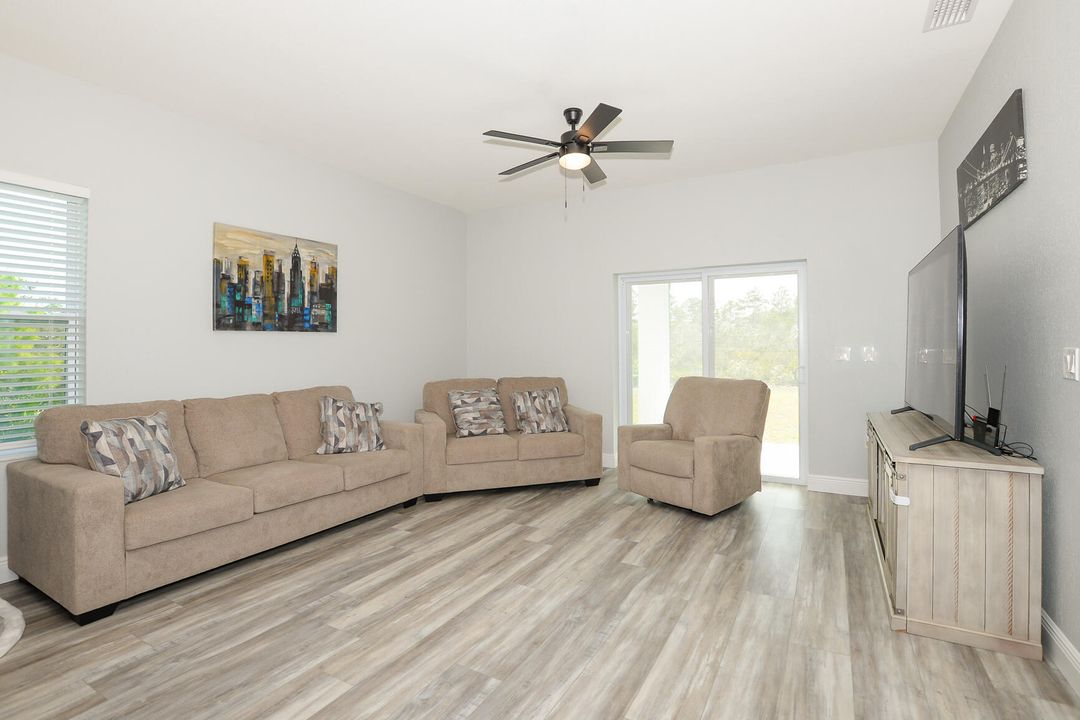 For Sale: $335,000 (3 beds, 2 baths, 1192 Square Feet)