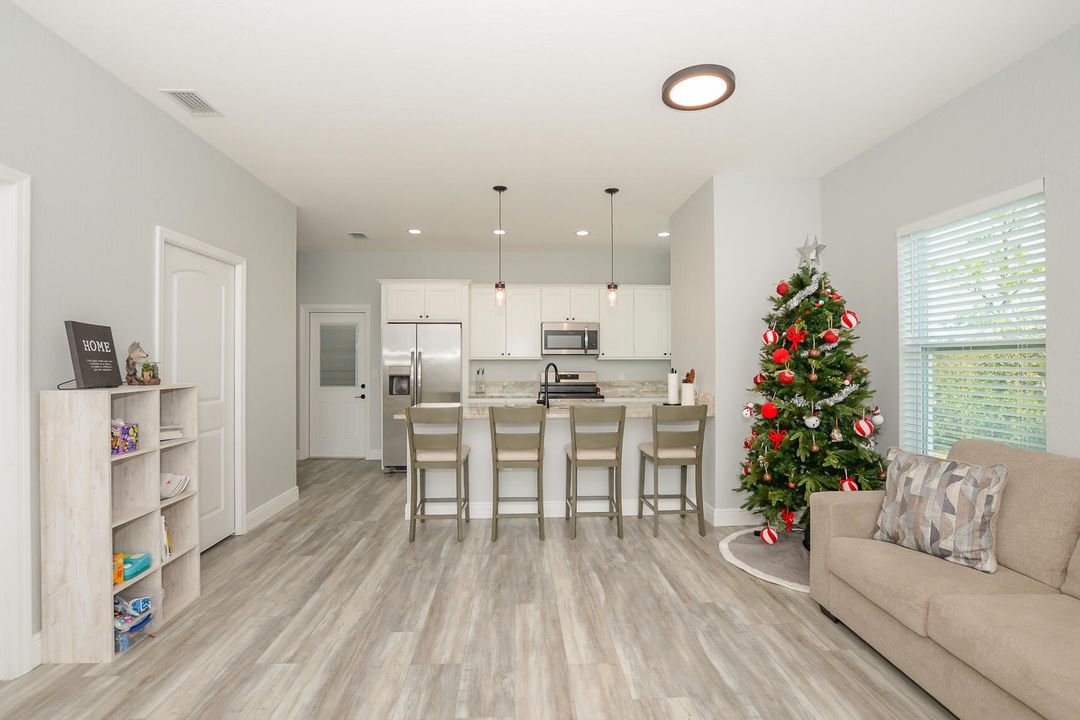 For Sale: $335,000 (3 beds, 2 baths, 1192 Square Feet)