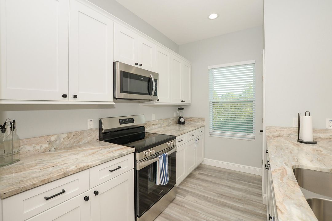 For Sale: $335,000 (3 beds, 2 baths, 1192 Square Feet)