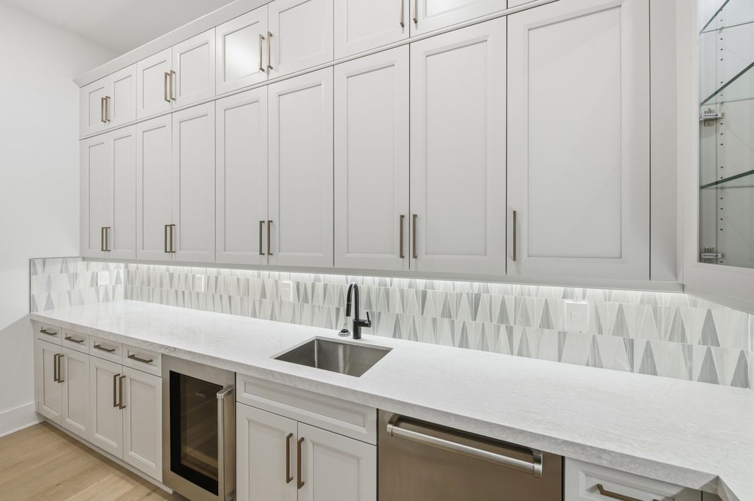 For Sale: $6,900,000 (5 beds, 6 baths, 5481 Square Feet)