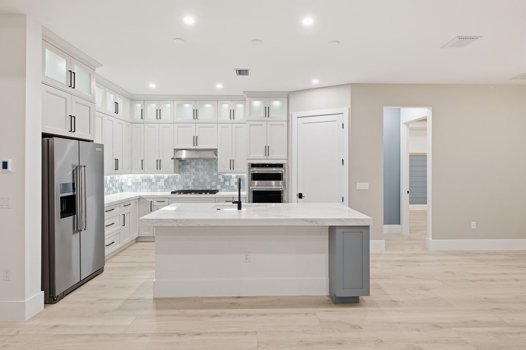 For Sale: $6,900,000 (5 beds, 6 baths, 5481 Square Feet)