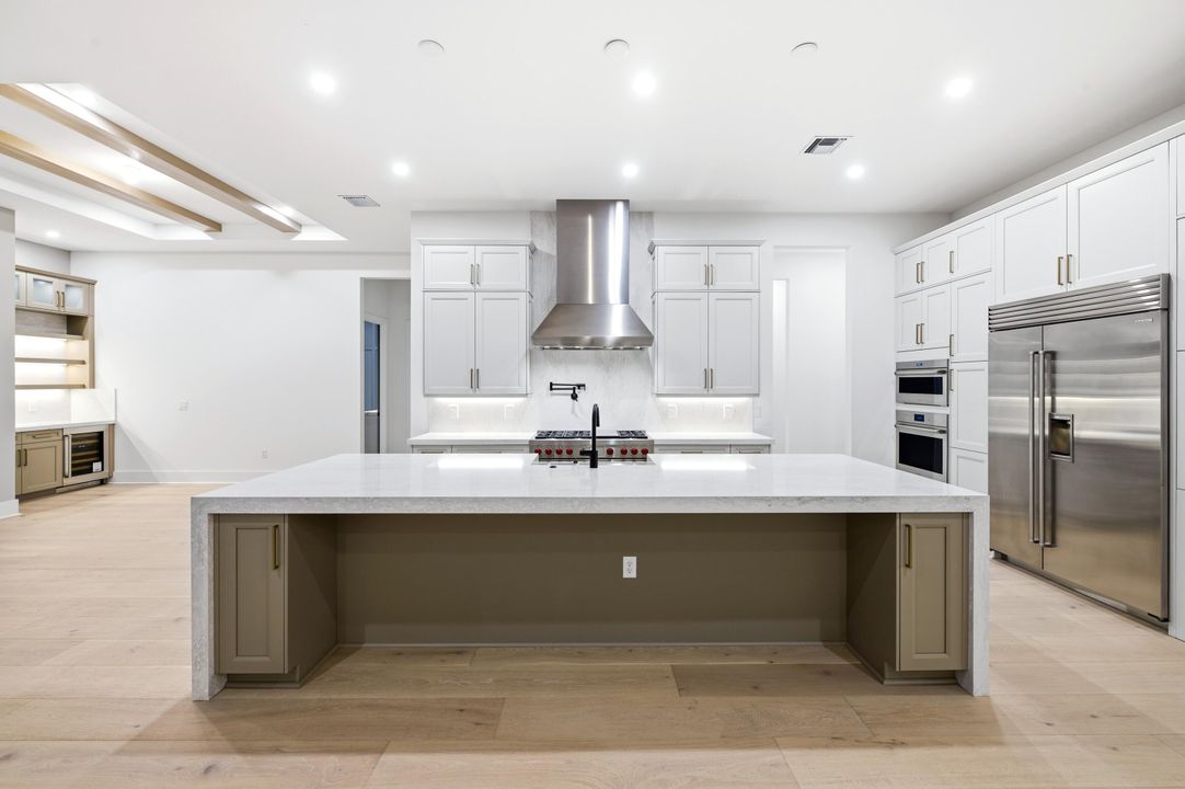 For Sale: $6,900,000 (5 beds, 6 baths, 5481 Square Feet)