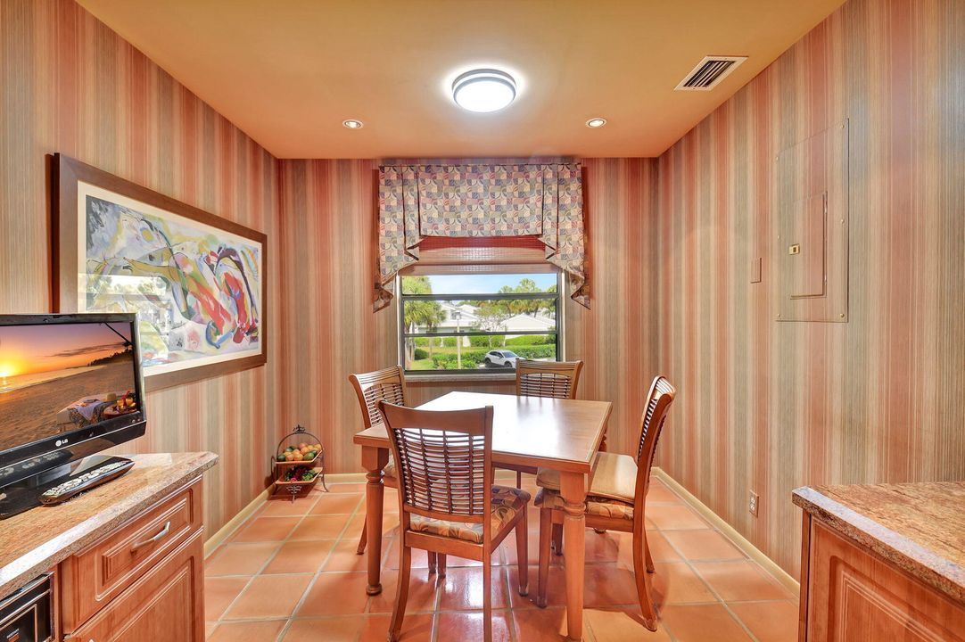 待售: $124,900 (3 贝兹, 2 浴室, 1809 平方英尺)