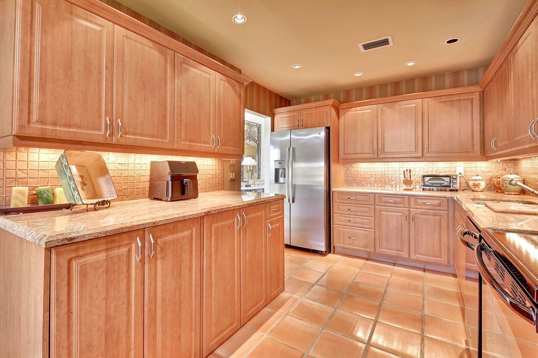 待售: $124,900 (3 贝兹, 2 浴室, 1809 平方英尺)