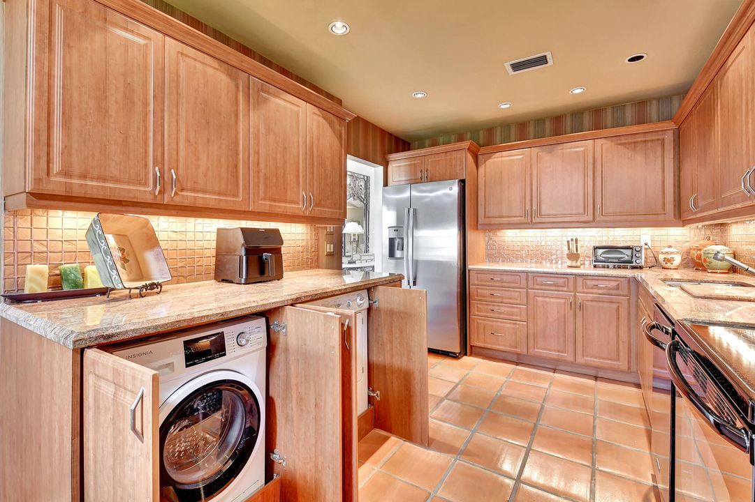 待售: $124,900 (3 贝兹, 2 浴室, 1809 平方英尺)