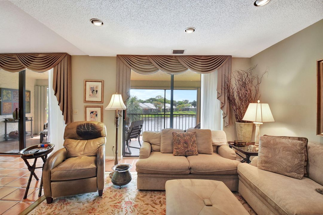 待售: $124,900 (3 贝兹, 2 浴室, 1809 平方英尺)