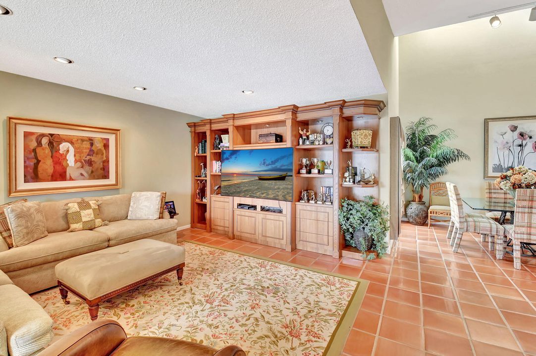 待售: $124,900 (3 贝兹, 2 浴室, 1809 平方英尺)