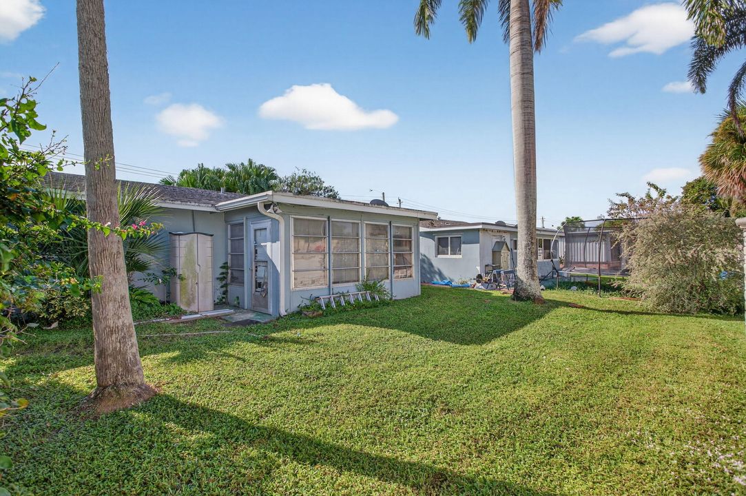 For Sale: $330,000 (2 beds, 2 baths, 1008 Square Feet)