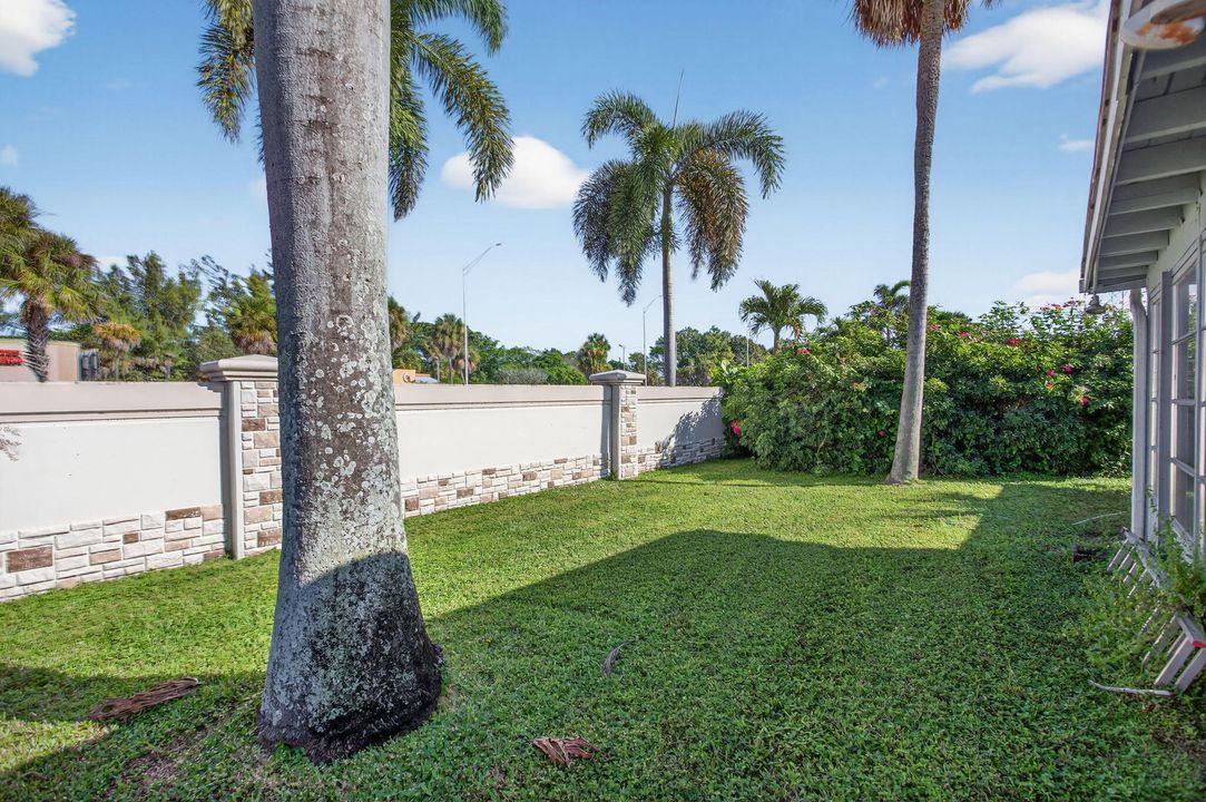 For Sale: $330,000 (2 beds, 2 baths, 1008 Square Feet)