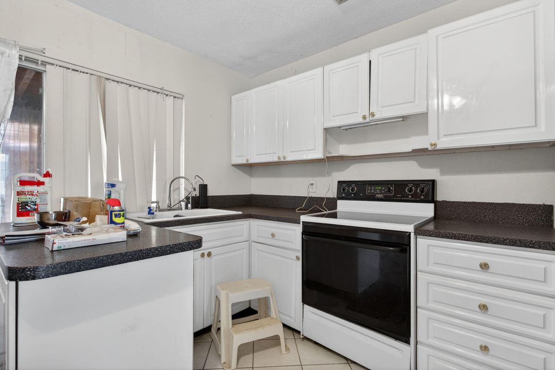 For Sale: $330,000 (2 beds, 2 baths, 1008 Square Feet)