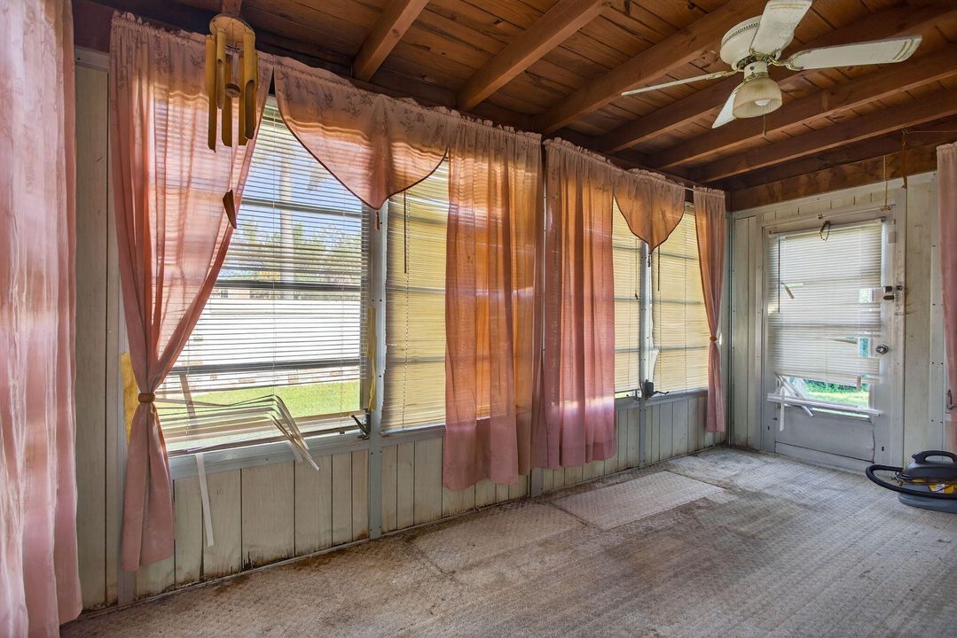 For Sale: $330,000 (2 beds, 2 baths, 1008 Square Feet)