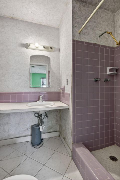 For Sale: $330,000 (2 beds, 2 baths, 1008 Square Feet)