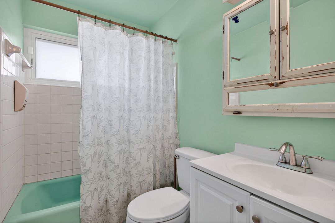 For Sale: $330,000 (2 beds, 2 baths, 1008 Square Feet)