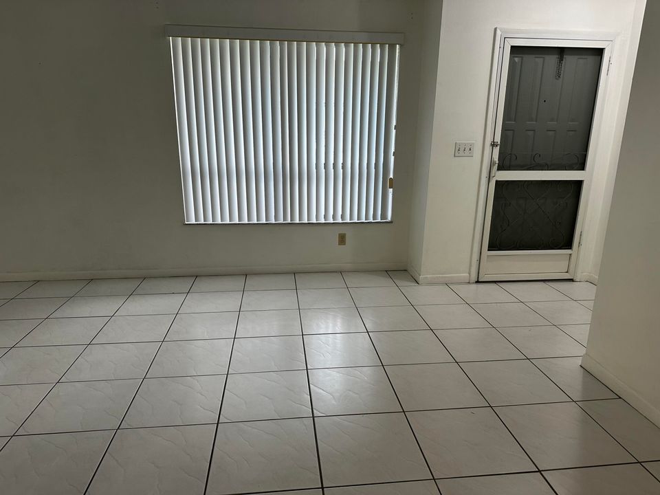 For Sale: $285,000 (2 beds, 2 baths, 1377 Square Feet)