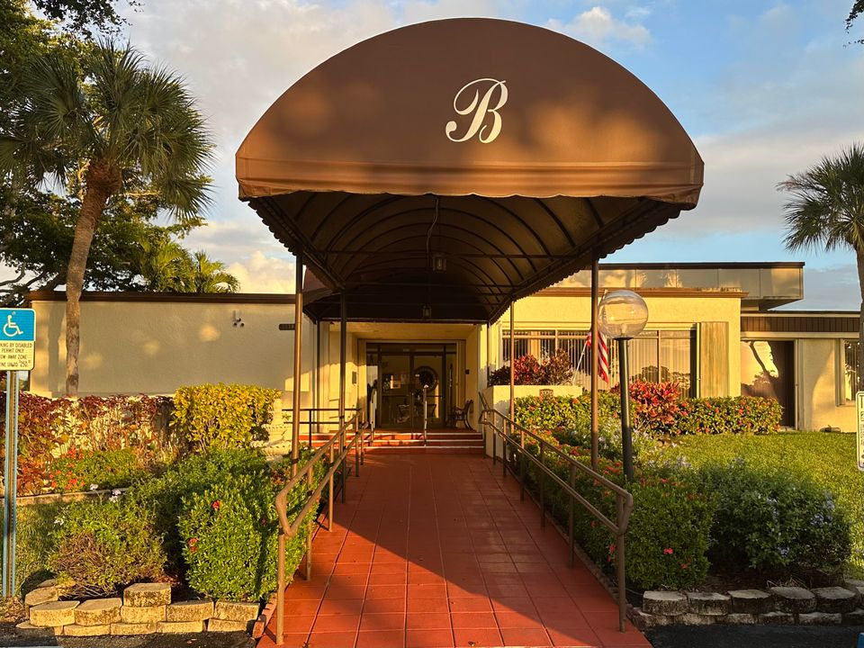 For Sale: $285,000 (2 beds, 2 baths, 1377 Square Feet)