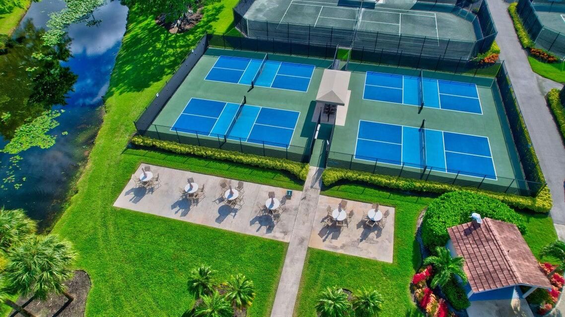 En Venta: $335,000 (3 camas, 2 baños, 2249 Pies cuadrados)