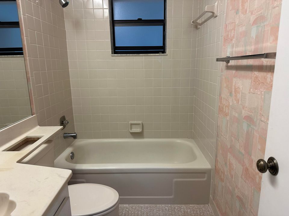 For Sale: $285,000 (2 beds, 2 baths, 1377 Square Feet)