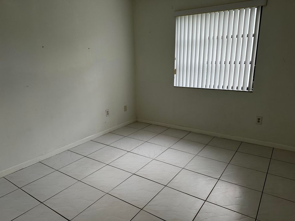 For Sale: $285,000 (2 beds, 2 baths, 1377 Square Feet)