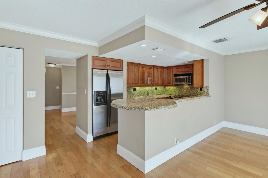 待售: $925,000 (3 贝兹, 2 浴室, 1562 平方英尺)