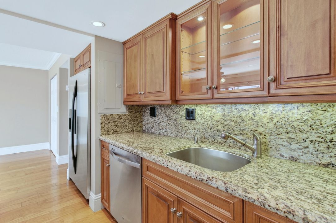 待售: $925,000 (3 贝兹, 2 浴室, 1562 平方英尺)