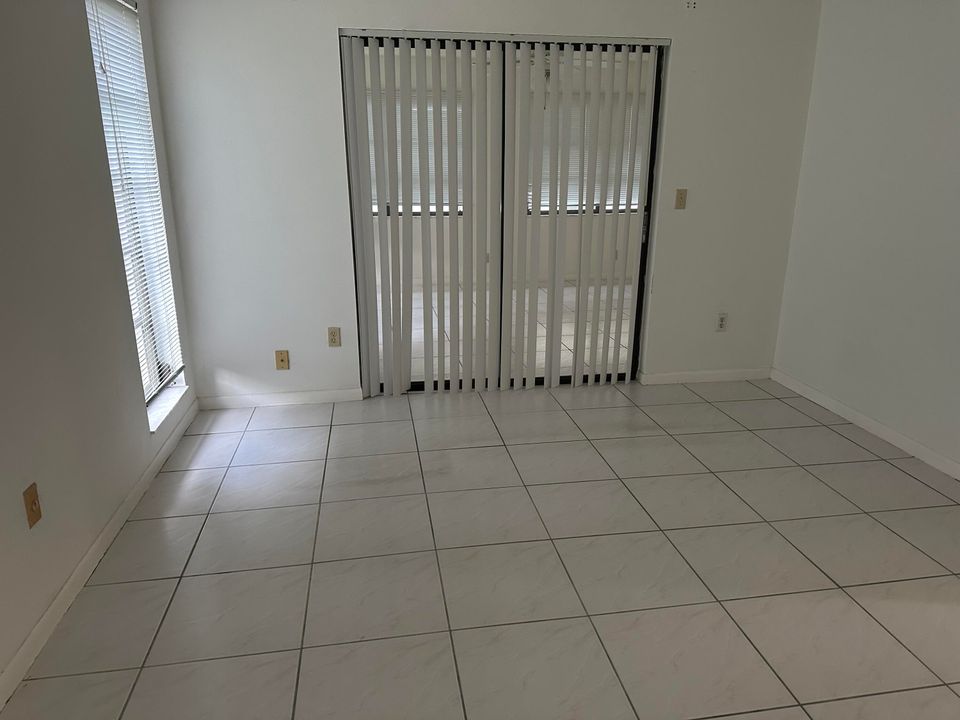 For Sale: $285,000 (2 beds, 2 baths, 1377 Square Feet)