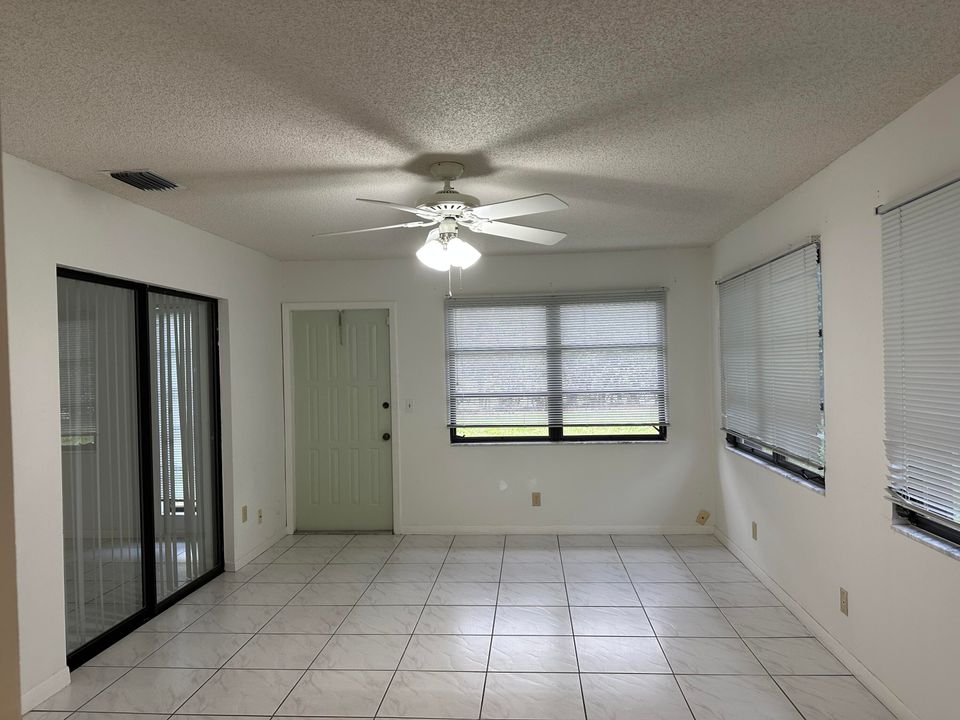 For Sale: $285,000 (2 beds, 2 baths, 1377 Square Feet)