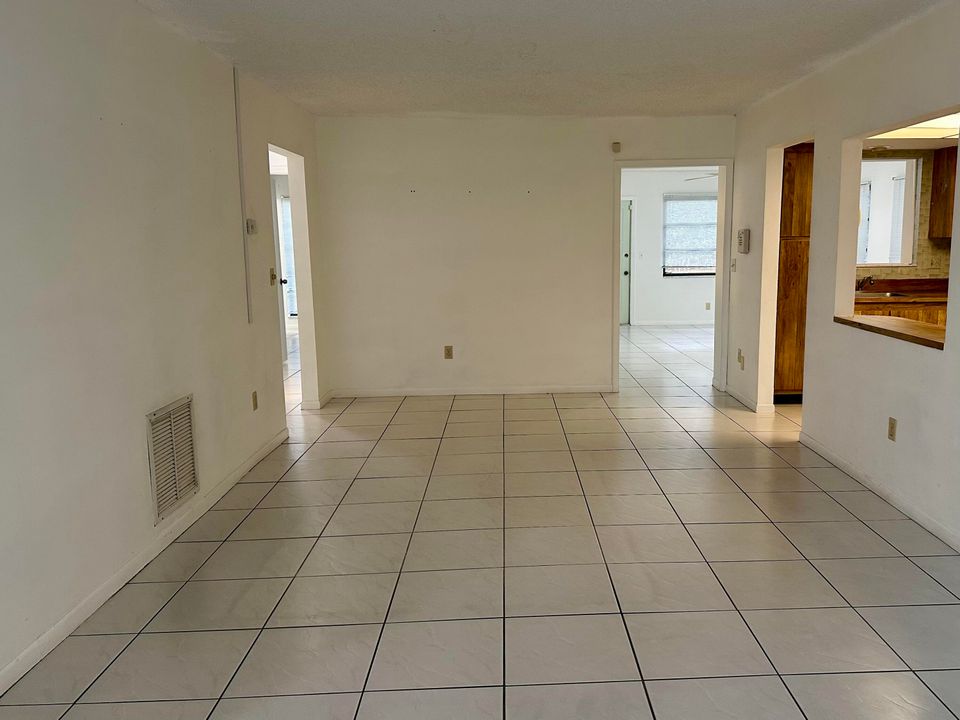 For Sale: $285,000 (2 beds, 2 baths, 1377 Square Feet)