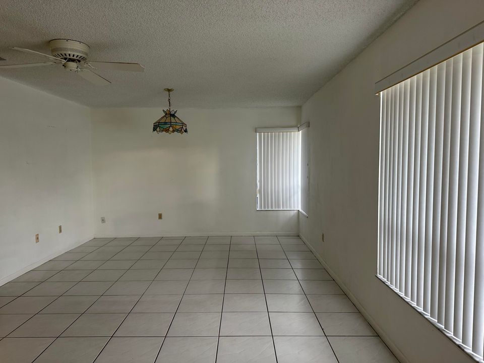 For Sale: $285,000 (2 beds, 2 baths, 1377 Square Feet)