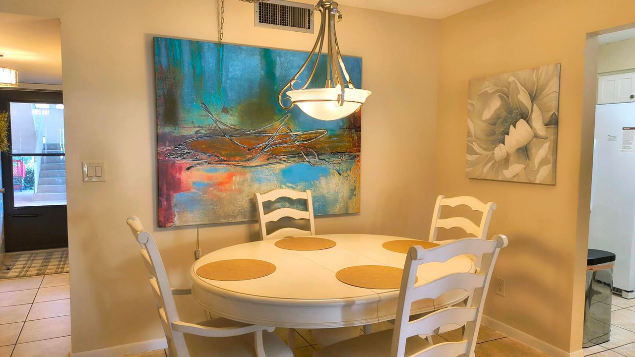 For Sale: $112,500 (1 beds, 1 baths, 880 Square Feet)