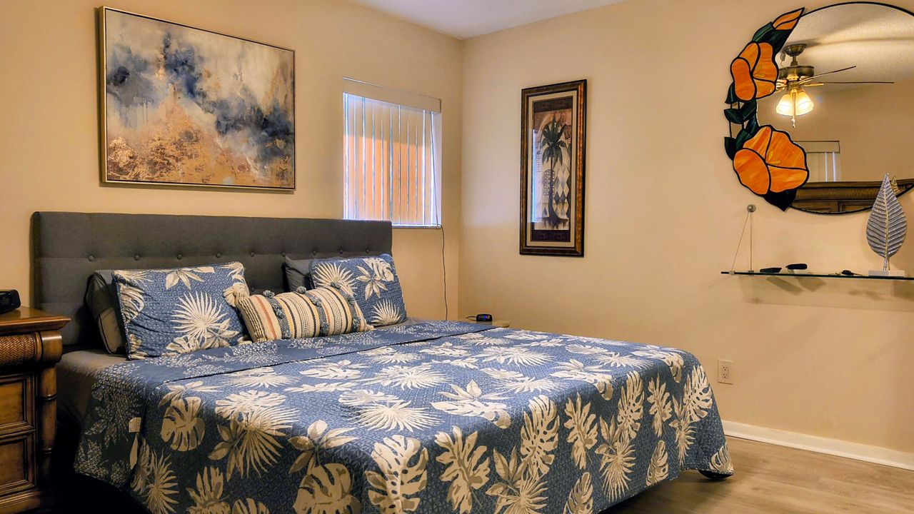 For Sale: $112,500 (1 beds, 1 baths, 880 Square Feet)