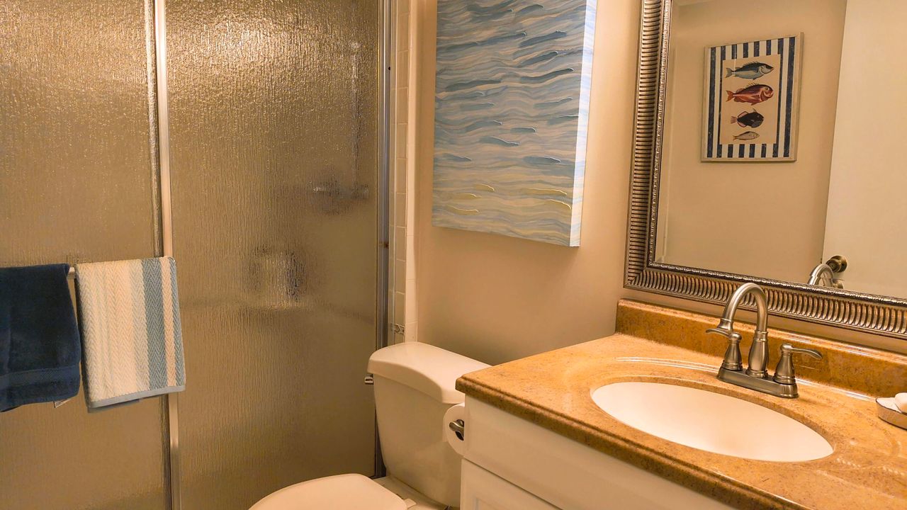 For Sale: $112,500 (1 beds, 1 baths, 880 Square Feet)