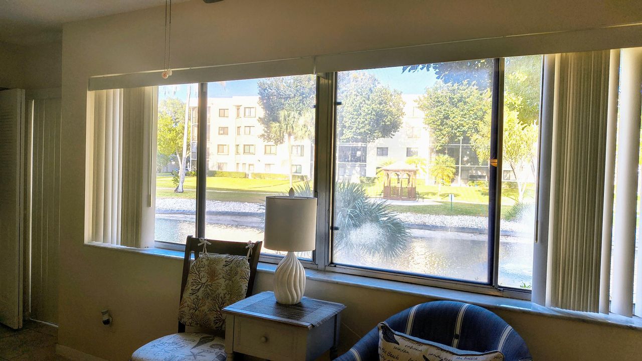 For Sale: $112,500 (1 beds, 1 baths, 880 Square Feet)