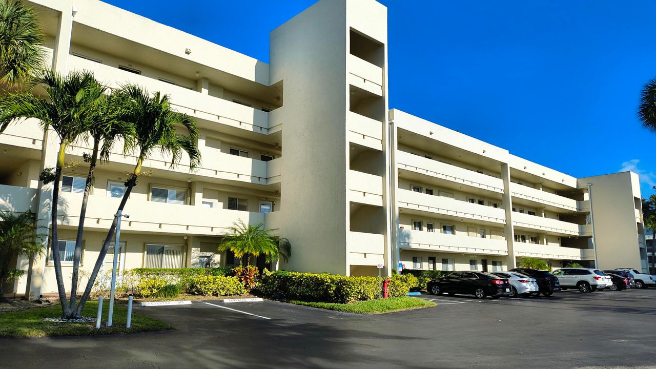 For Sale: $112,500 (1 beds, 1 baths, 880 Square Feet)